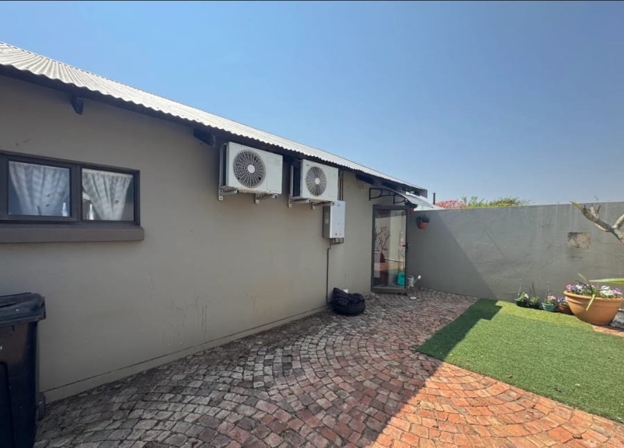 To Let 1 Bedroom Property for Rent in Zilkaatsnek North West